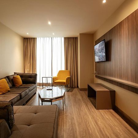 Camino Real Fashion Drive Monterrey Hotel San Pedro Garza Garcia Екстериор снимка Living room of a suite