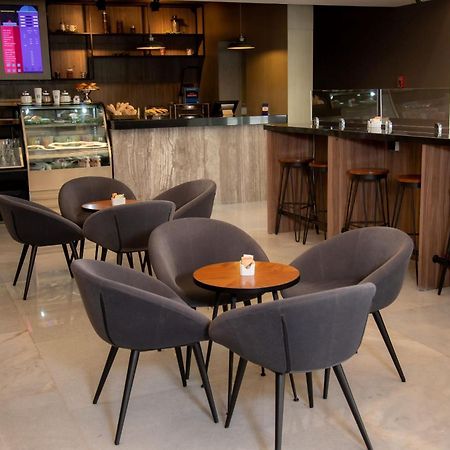 Camino Real Fashion Drive Monterrey Hotel San Pedro Garza Garcia Екстериор снимка The lounge at the airport