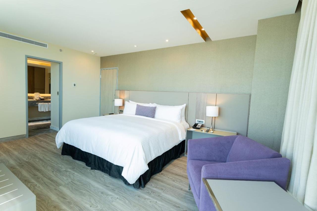 Camino Real Fashion Drive Monterrey Hotel San Pedro Garza Garcia Екстериор снимка A bedroom at the hotel