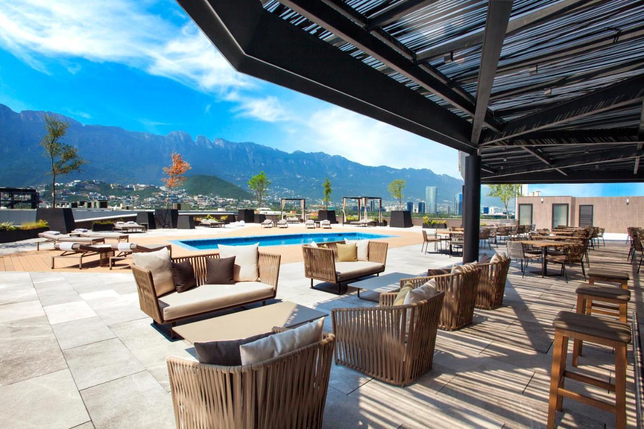 Camino Real Fashion Drive Monterrey Hotel San Pedro Garza Garcia Екстериор снимка The hotel's rooftop pool