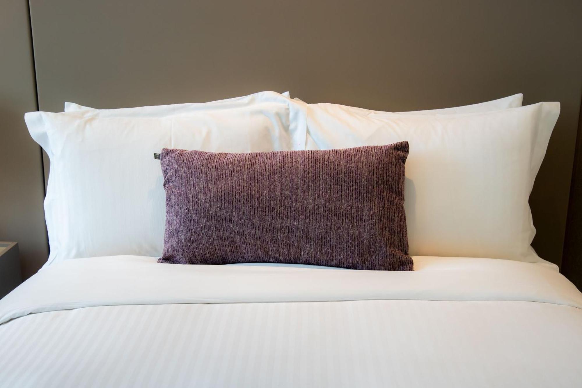 Camino Real Fashion Drive Monterrey Hotel San Pedro Garza Garcia Екстериор снимка A bed with pillows