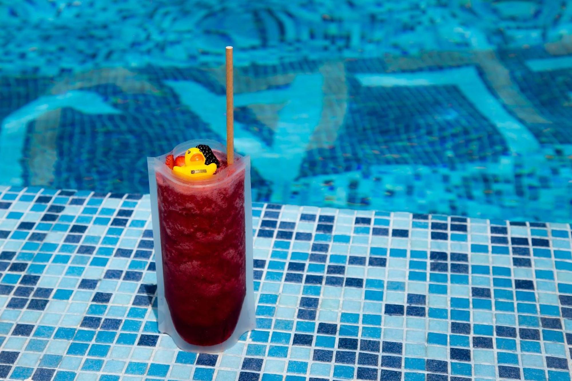 Camino Real Fashion Drive Monterrey Hotel San Pedro Garza Garcia Екстериор снимка A frozen strawberry margarita